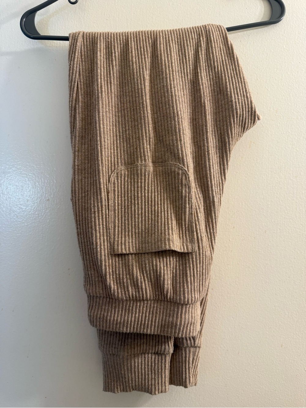 ALO Yoga Beige Ribbed Drawstring Joggers - Picture 8 of 9